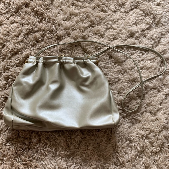 VINTAGE silvery/pearl purse - Picture 1 of 3